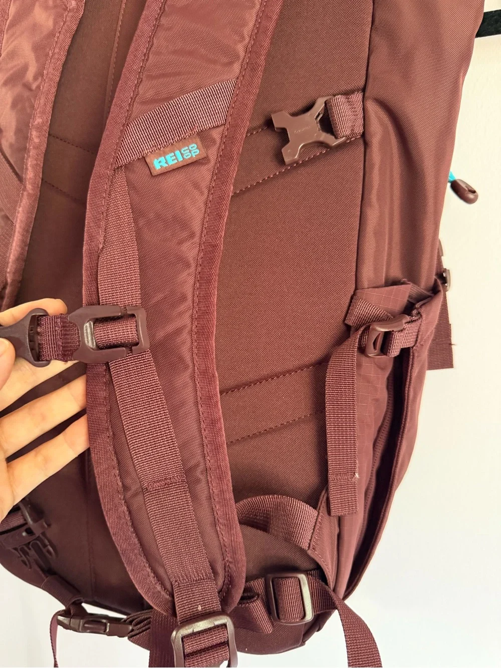 NWOT REI Maroon Ruckpack 18L Camping Hiking Backpack with Turquoise Accents